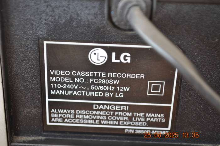 LG VHS Video Cassette Player With Remote