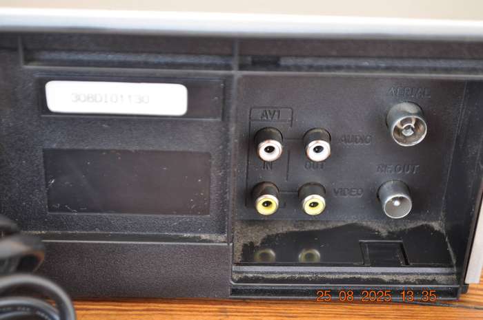 LG VHS Video Cassette Player With Remote