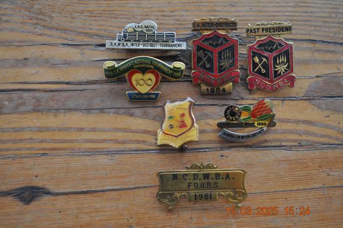 Vintage Bowing Bowls Pins Badges