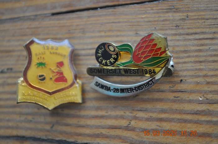 Vintage Bowing Bowls Pins Badges