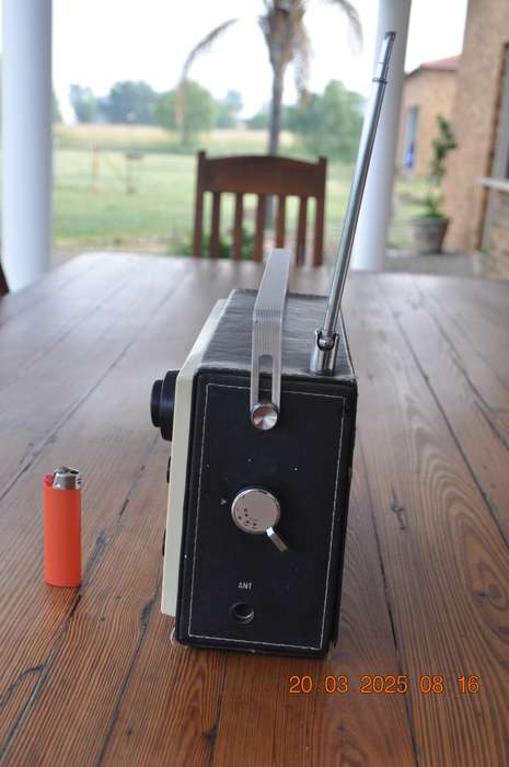 Vintage National Panasonic FM/AM Transistor Radio