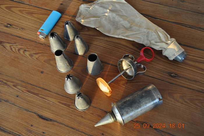 Vintage Icing Piping Bag With Extras