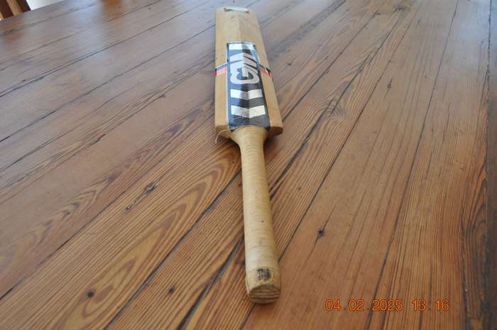 GM Cricket Bat Singed By South Africa