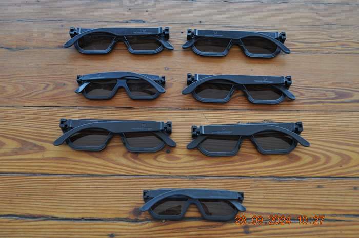 3D Glasses (7 pairs )