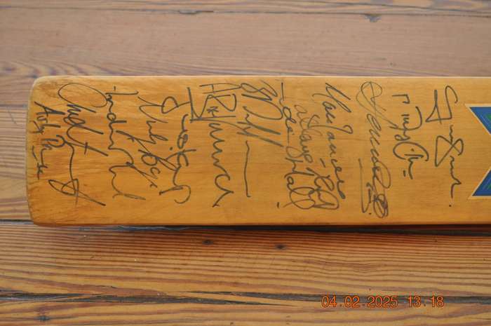 Gunn and Moore Cricket Bat Singed By South Africa