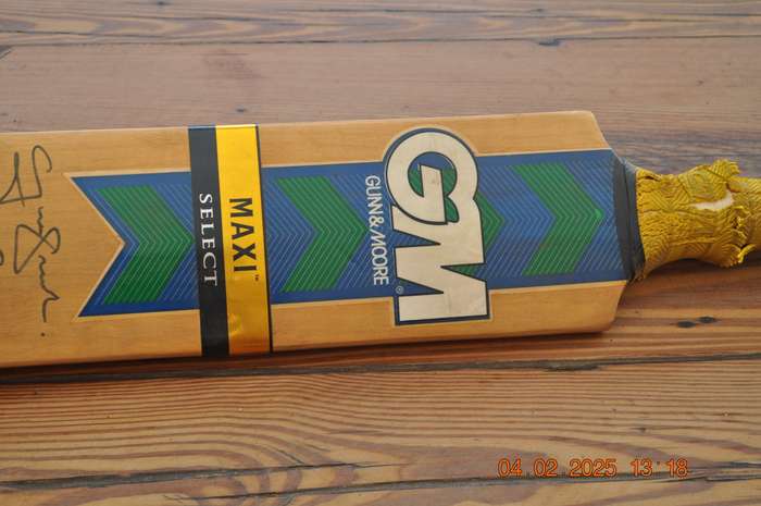 Gunn and Moore Cricket Bat Singed By South Africa