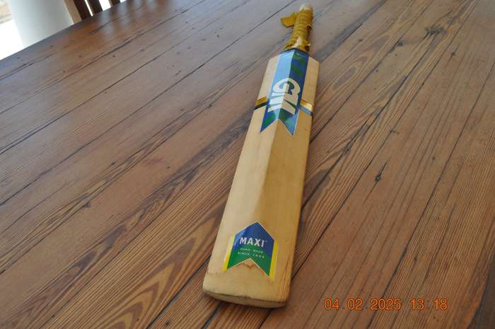 Gunn and Moore Cricket Bat Singed By South Africa