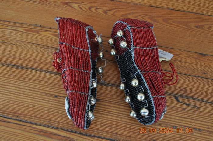 Wire Beaded Soccer Boots (red)