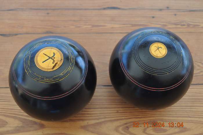 Vintage Henselite Set Of Two Bowling Bowls