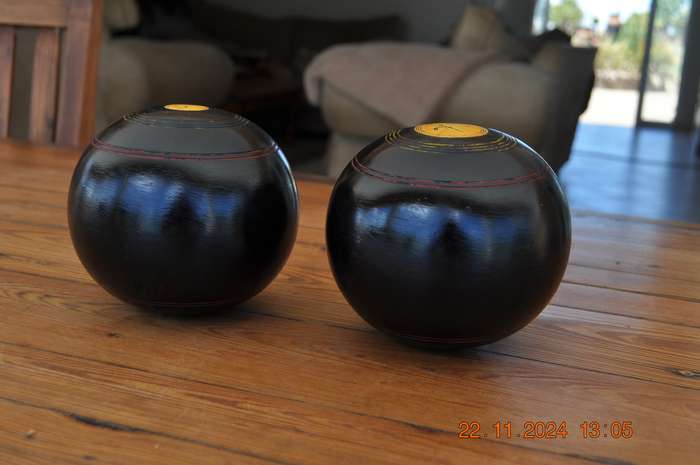 Vintage Henselite Set Of Two Bowling Bowls