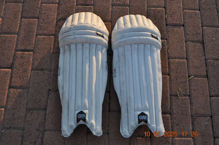 GM 303 Mens Cricket Pads