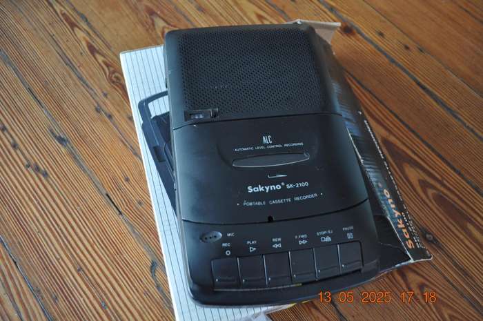 Sakyno Portable Cassette Player (working)