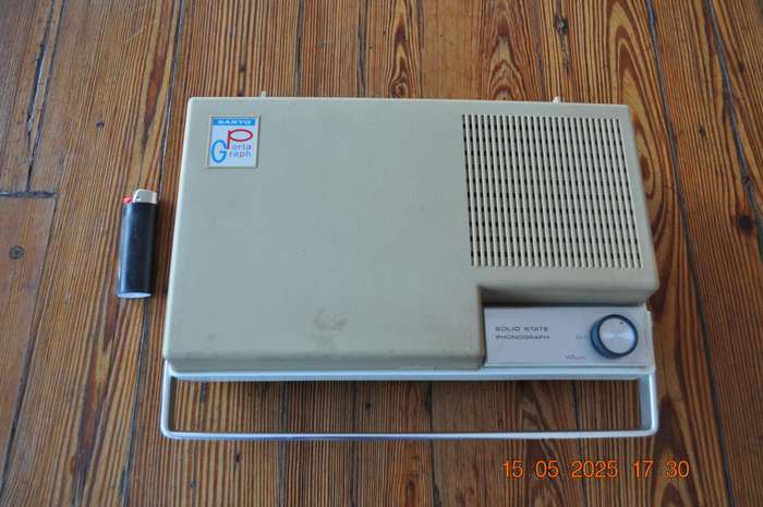 Vintage Sanyo Portable Record Vinyl LP Player (as is)