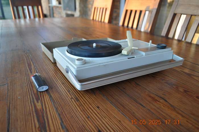 Vintage Sanyo Portable Record Vinyl LP Player (as is)
