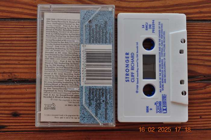 Cliff Richard - Stronger (Cassette)