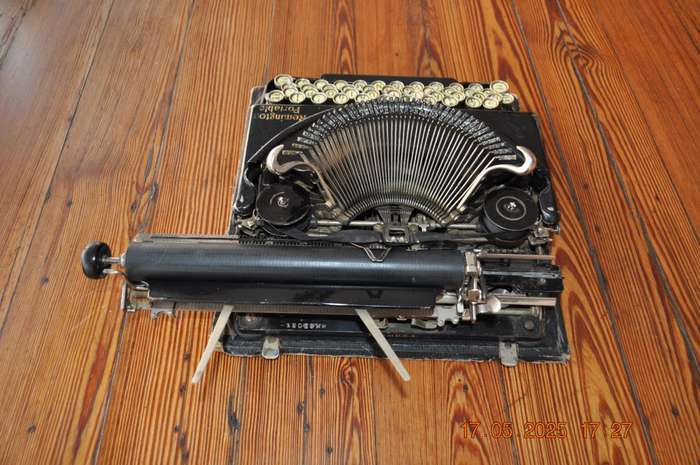 Vintage Remington Portable Typewriter
