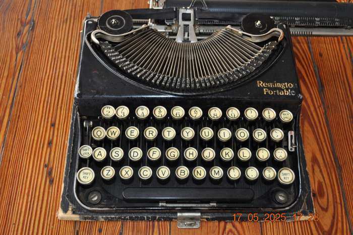 Vintage Remington Portable Typewriter
