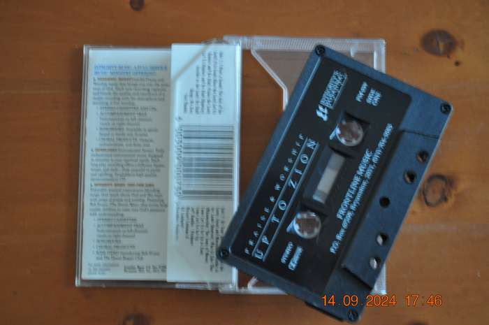 Praise & Worship - Up To Zion (Cassette)