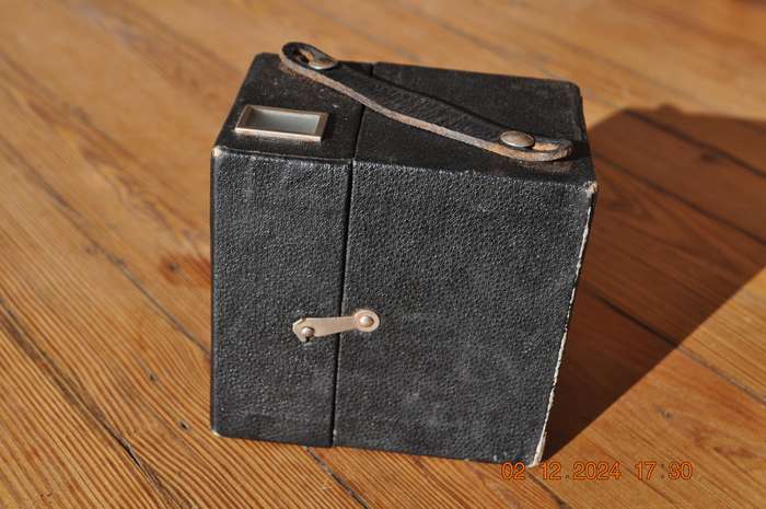 Vintage Brownie Six-Twenty Box Camera
