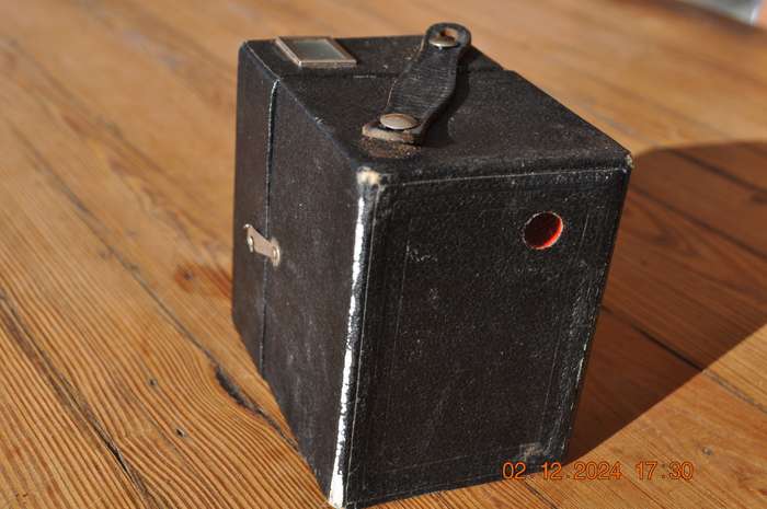 Vintage Brownie Six-Twenty Box Camera