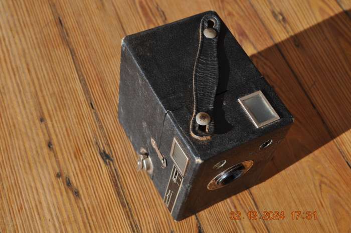 Vintage Brownie Six-Twenty Box Camera