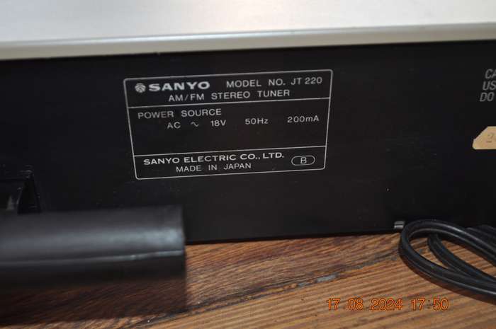 Vintage Sanyo FM AM Tuner