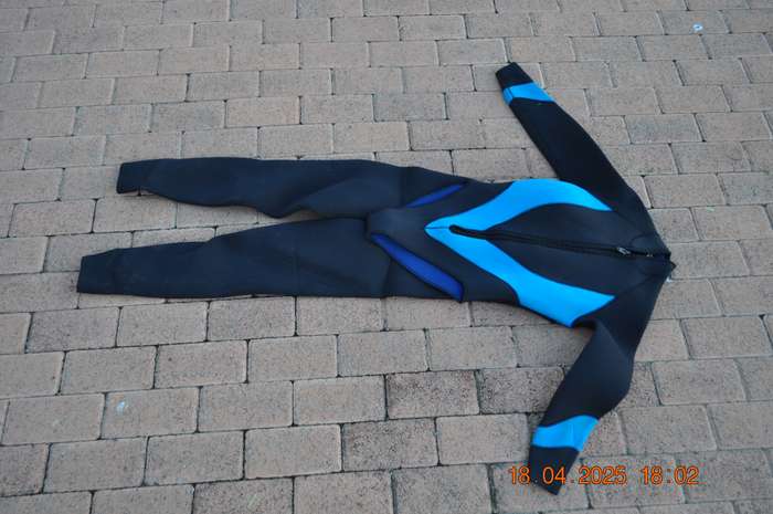 Cressi-Sub 2 Piece Wetsuit 5mm Size 3 Medium