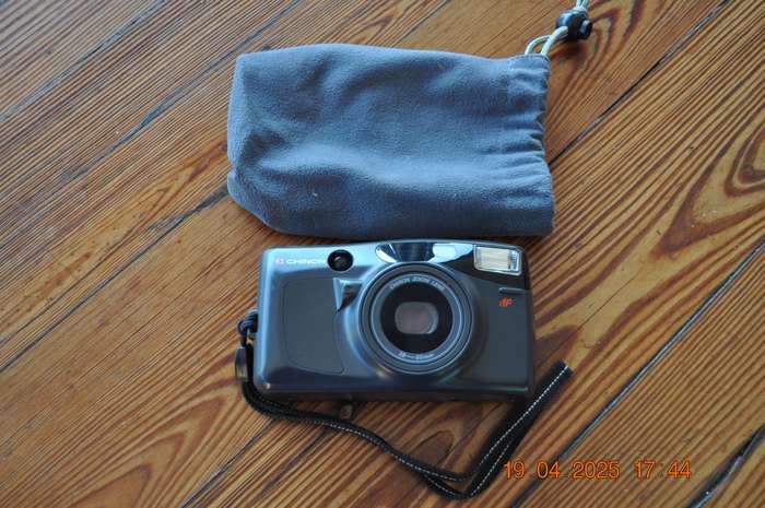 Chinon Pocket Zoom 35mm Film Camera