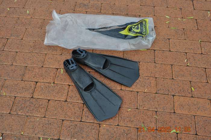 Cressi-Sub Diving Fins (size 5-7)