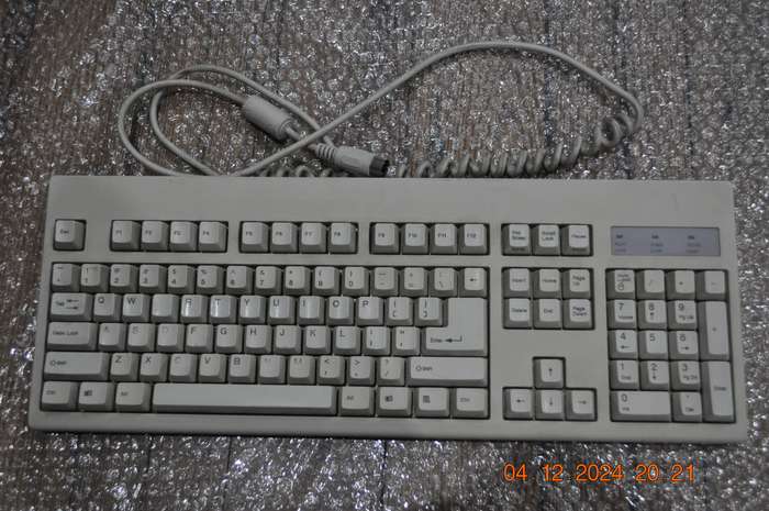Vintage Mecer Din 5 Pin Computer Keyboard
