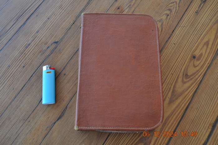 Vintage Two Tix Overnight Grooming Kit