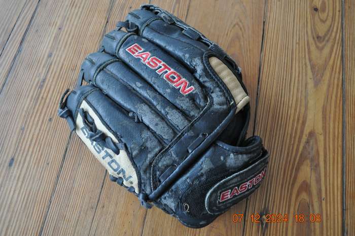Vintage Youth Easton Baseball Glove