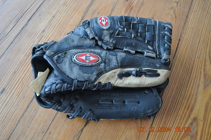 Vintage Youth Easton Baseball Glove