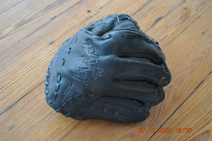 Vintage Youth Easton Baseball Glove