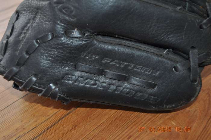 Vintage Youth Easton Baseball Glove