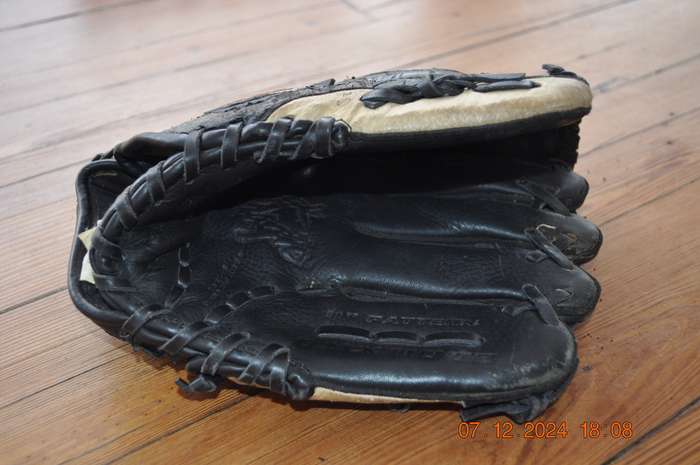 Vintage Youth Easton Baseball Glove