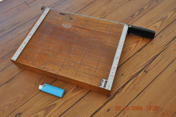 Vintage Lion Paper Trimmer Cutter