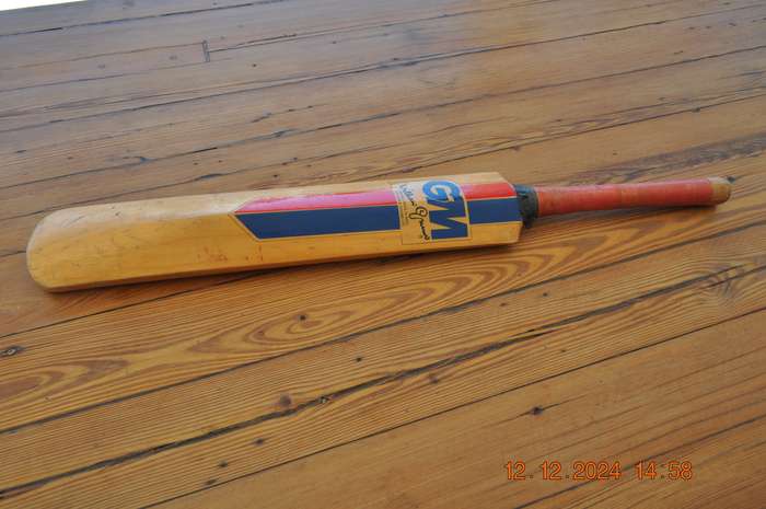 Vintage Gunn and Moore Score Master Cricket Bat