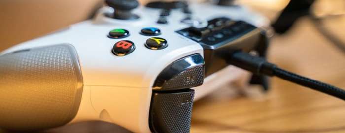 Xbox one S (2x Controllers and 5 games)