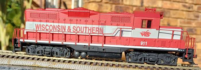 Walthers HO Scale Wisconsin & Southern GP9M Diesel Locomotive #911