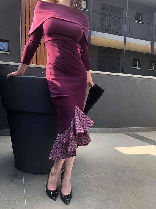 Eye-Catching Maroon & Shwe-Shwe Designer Dress  YDE (Size Small)