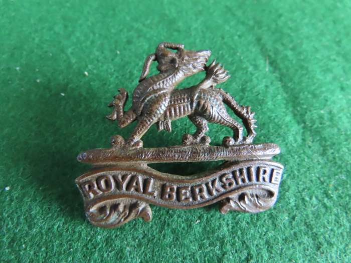 Great Britain - Royal Berkshire  Officers Collar Badge