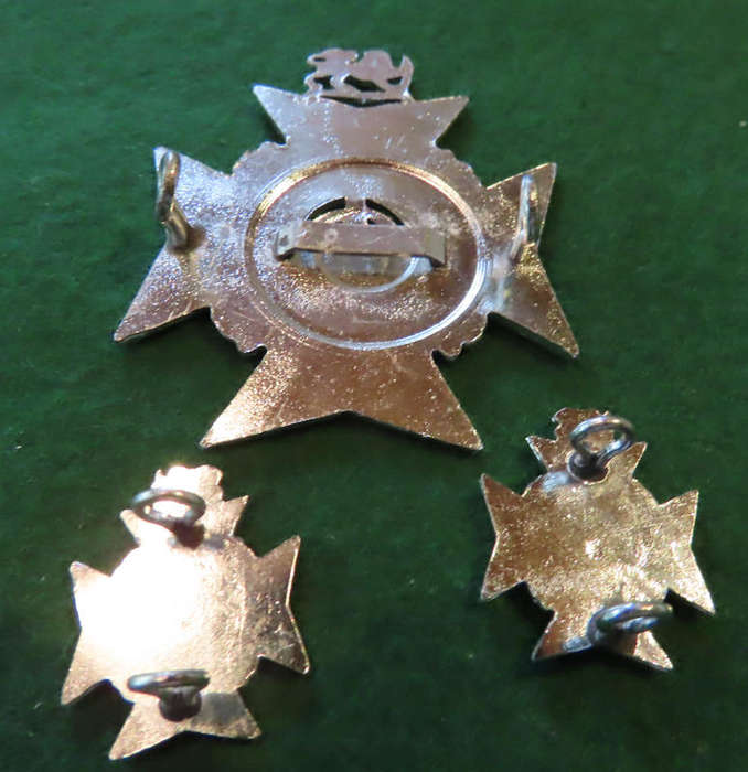 Rhodesia  - Bush War - Royal Rhodesia Regiment Officers Cap and Collar Badges