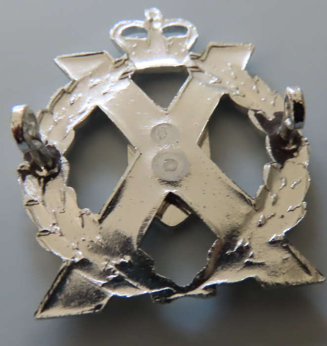 Great Britain - London Yeomanry and Territorials Regiment - Silver Coloured Staybright Cap Badge