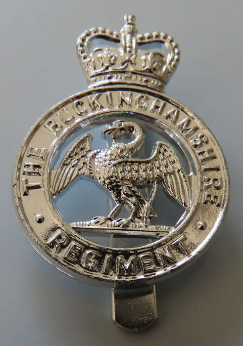 Great Britain - The Buckingham Regiment - Silver Coloured Staybrite Cap Badge