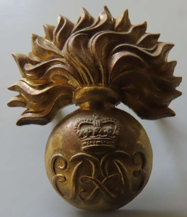 Great Britain -Grenadier Guards Brass Metal Cap Badge