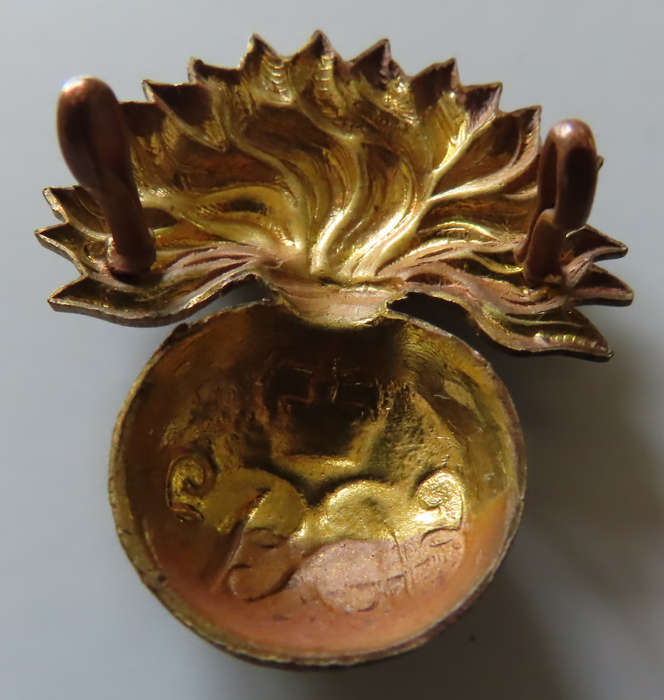 Great Britain -Grenadier Guards Brass Metal Cap Badge
