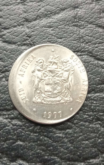 1977 R1 coin, damaged during minting
