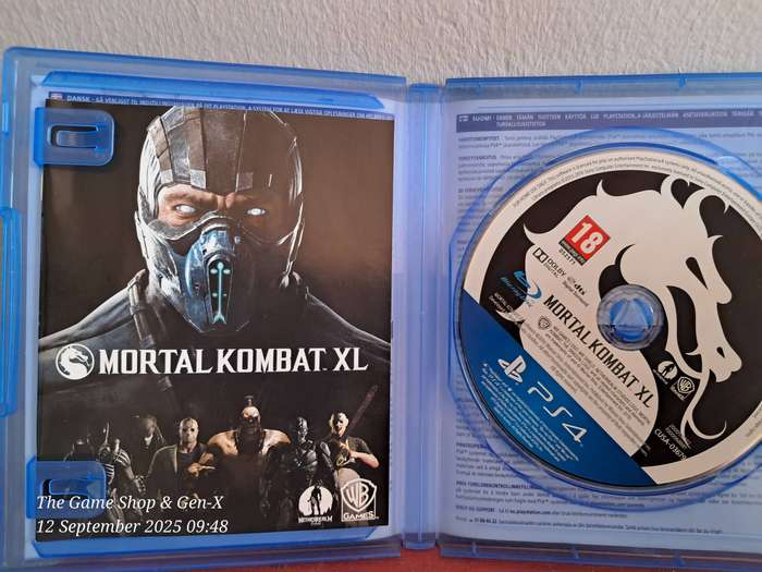 PS4 MORTAL KOMBAT XL + MANUAL