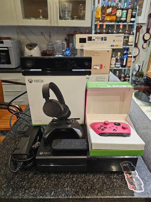 XBOX ONE 500GB Gaming Console
